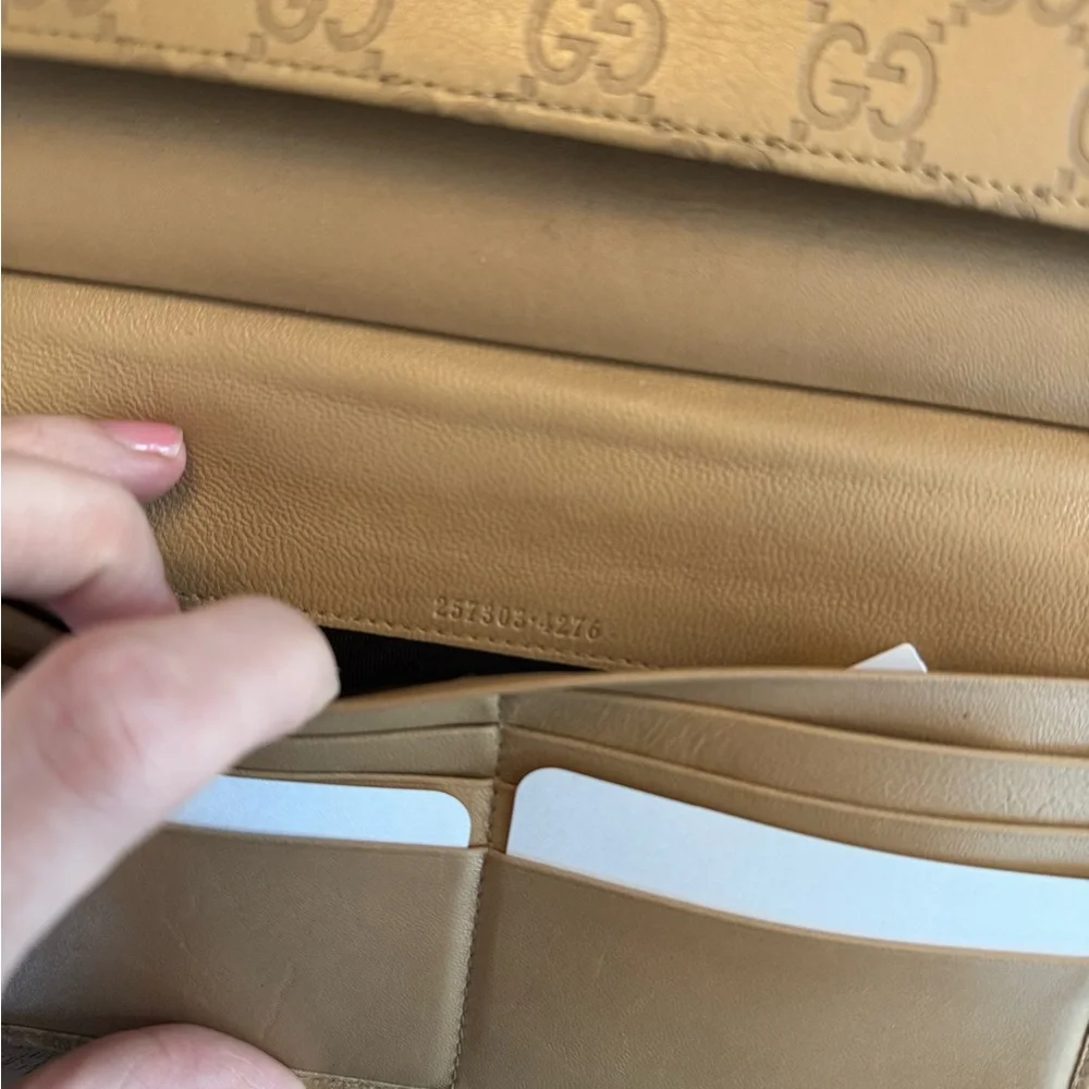 Gucci Gold Wallet - Picture 5 of 9